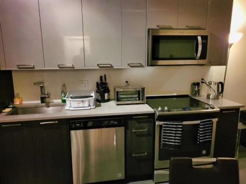 Furnished 1 Bedroom In East Village By Signature Suites Ltd YYC Buitenkant foto