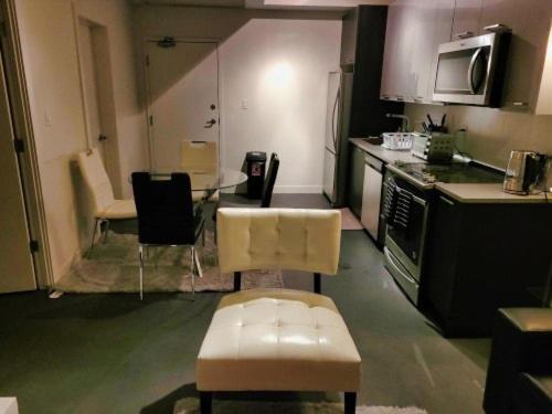 Furnished 1 Bedroom In East Village By Signature Suites Ltd YYC Buitenkant foto
